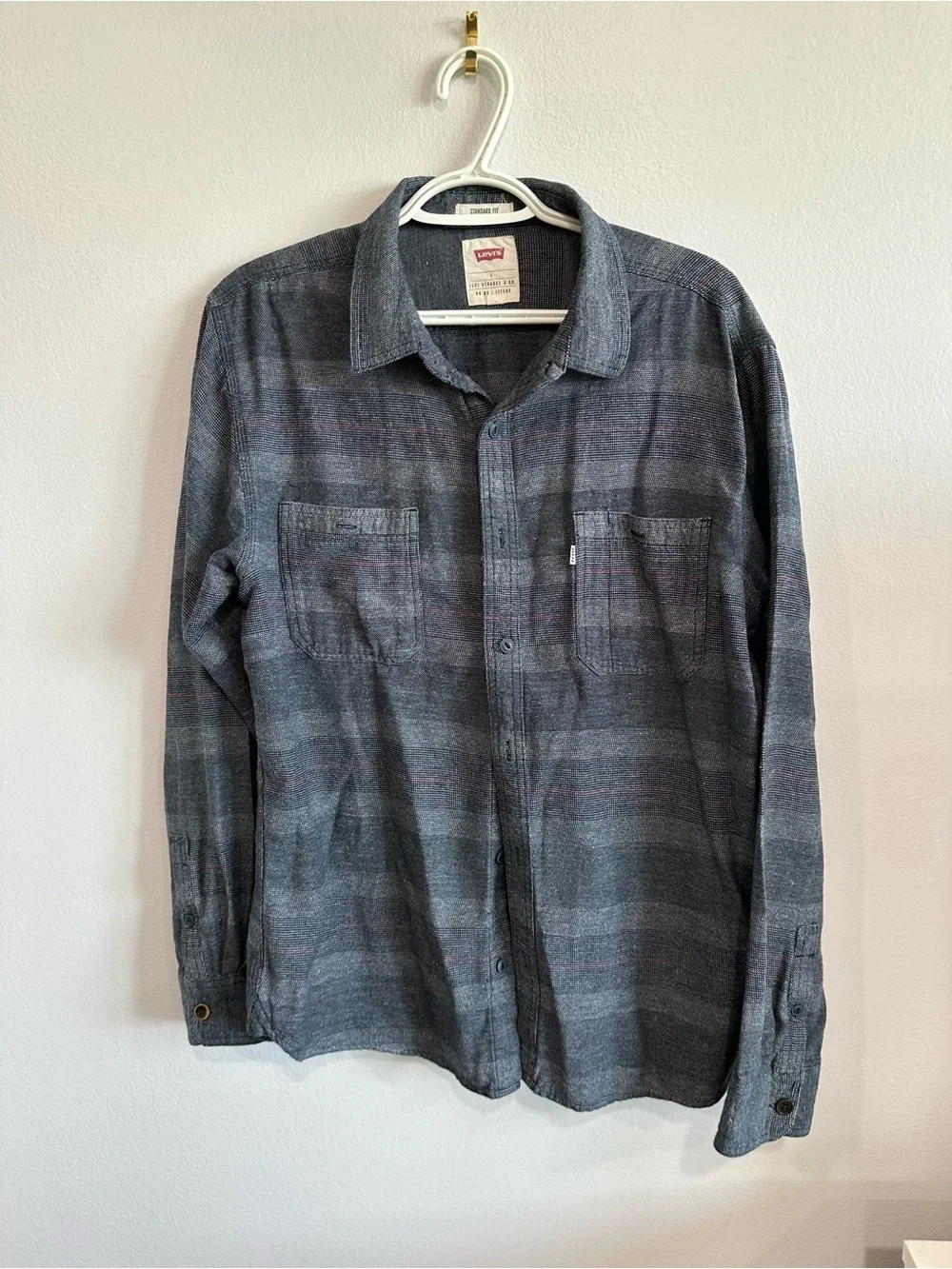 Levi’s Standard Fit Men’s Gray Plaid Button Front Shirt Size Large 100% Cotton